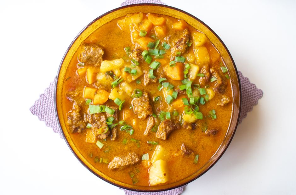 Resep Sop Daging Sapi Keluarga: Warisan Rasa yang Tak Lekang Waktu Resep Sop Daging Sapi Keluarga: Warisan Rasa yang Tak Lekang Waktu