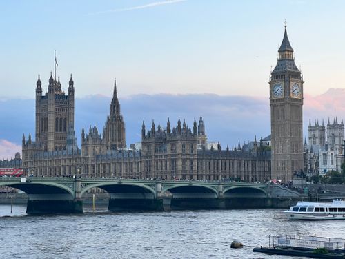 Free Scenic view of Big Ben and Westminster Palace over the River Thames during dusk. Stock Photo