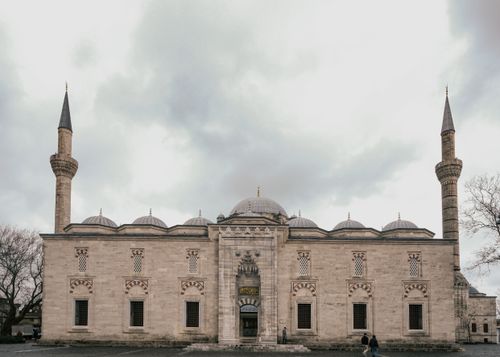 Free A stunning view of a historic mosque in Istanbul framed by a dramatic, cloudy sky. Stock Photo