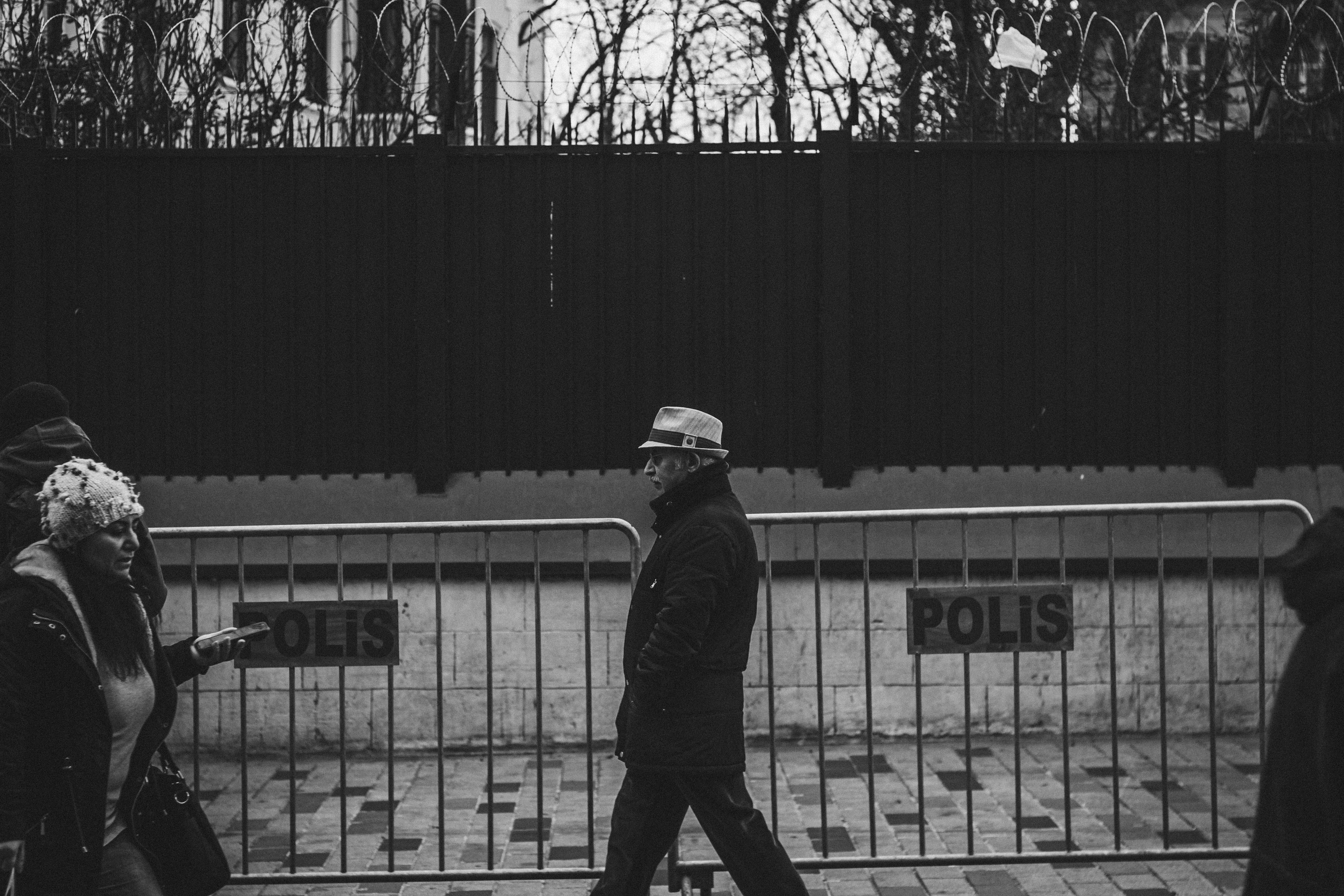 Monochrome Street Scene in Istanbul with Pedestrians · Free Stock Photo