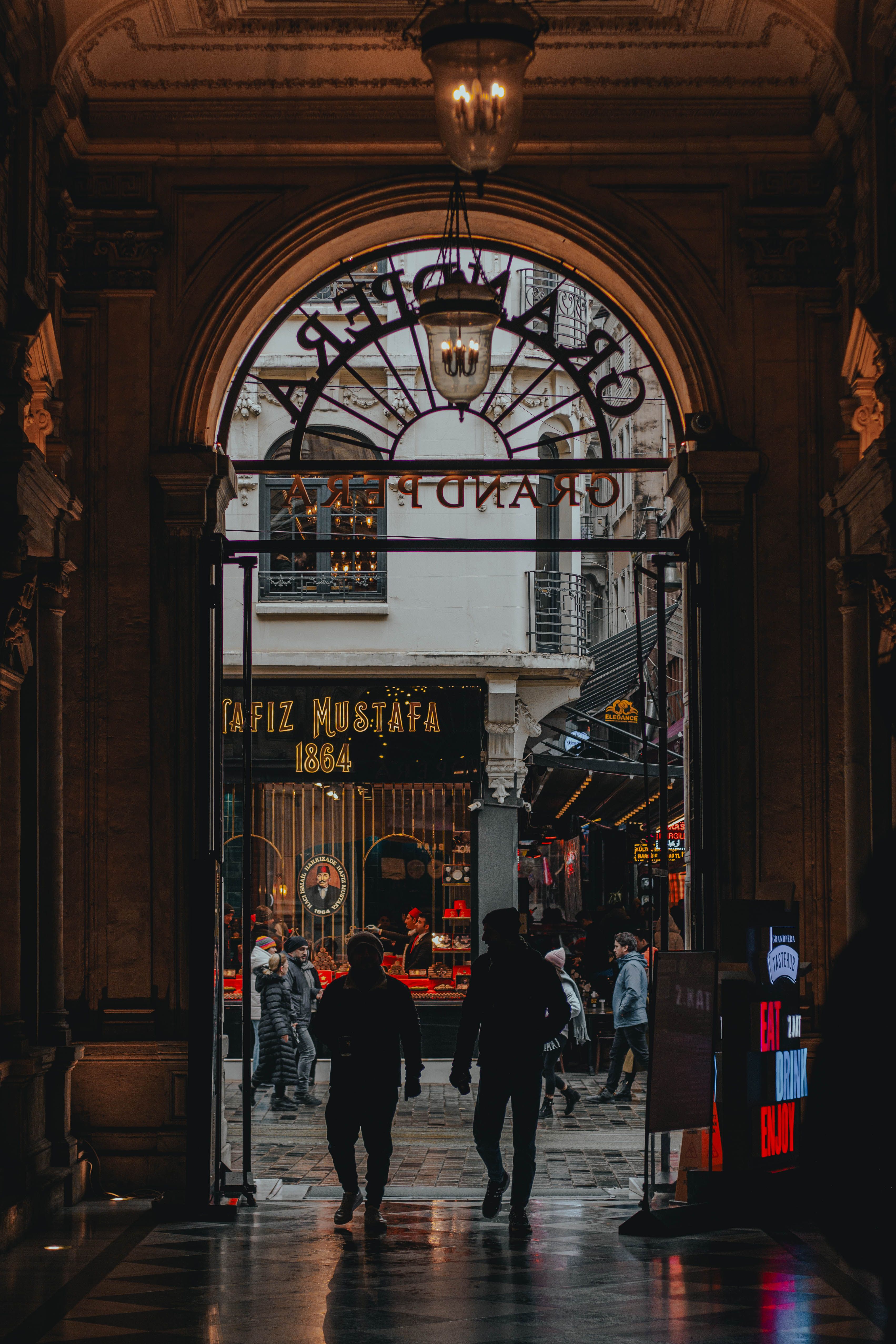 Charming Alleyway View in Istanbul's Taksim · Free Stock Photo