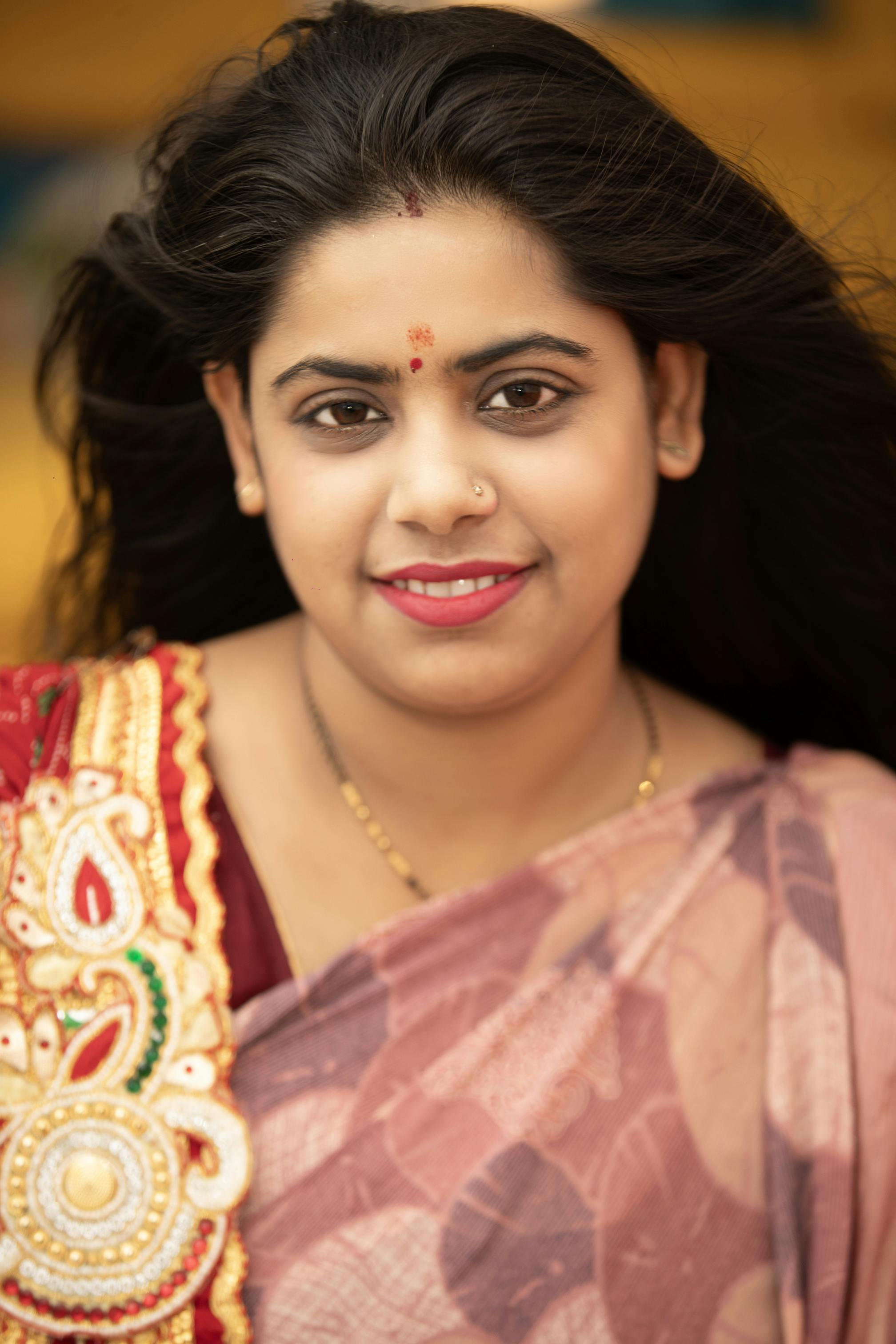 Grand back motif framed with tassels and kundan drops