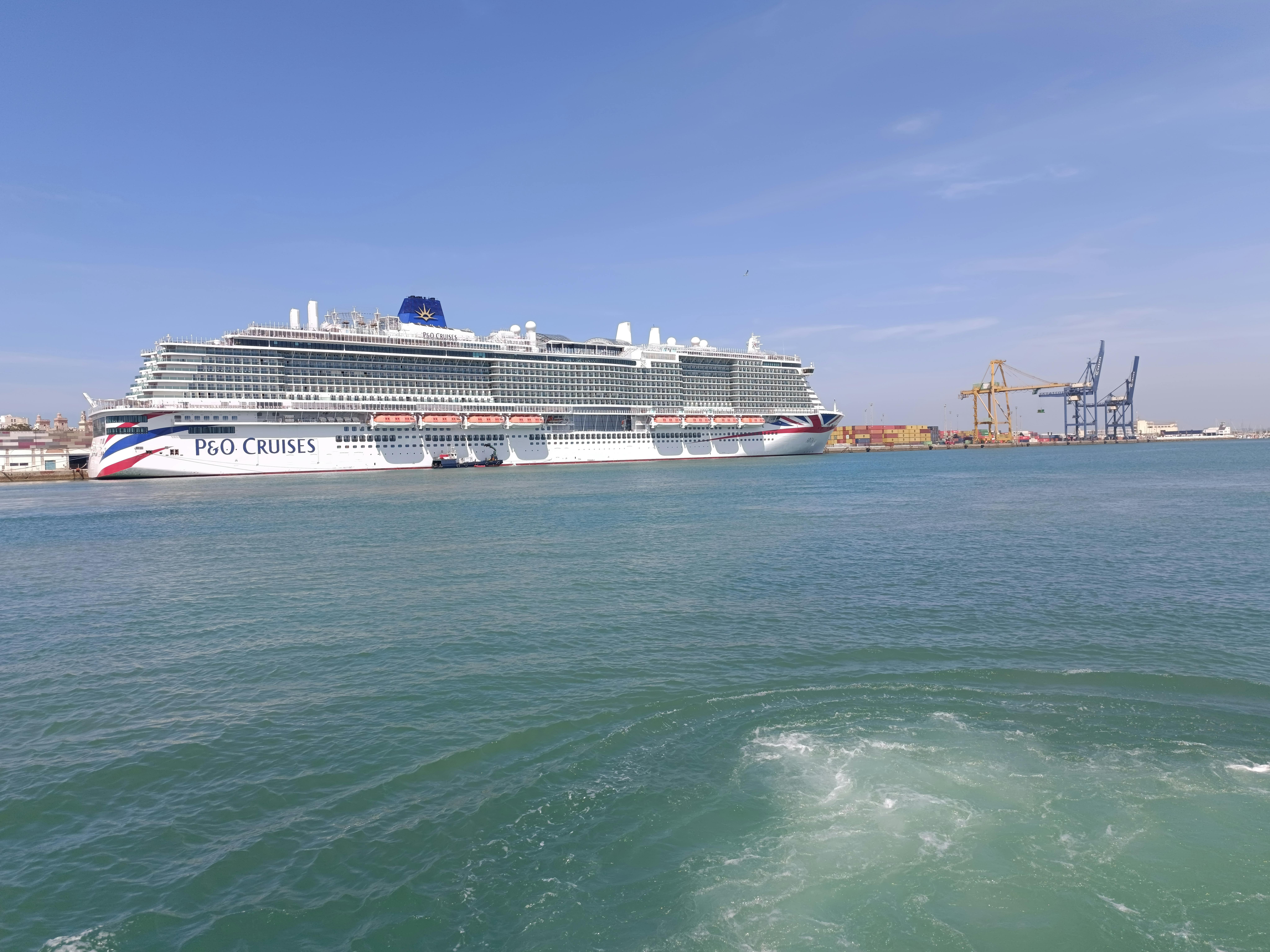 espacio de llegada y salida de grandes cruceros