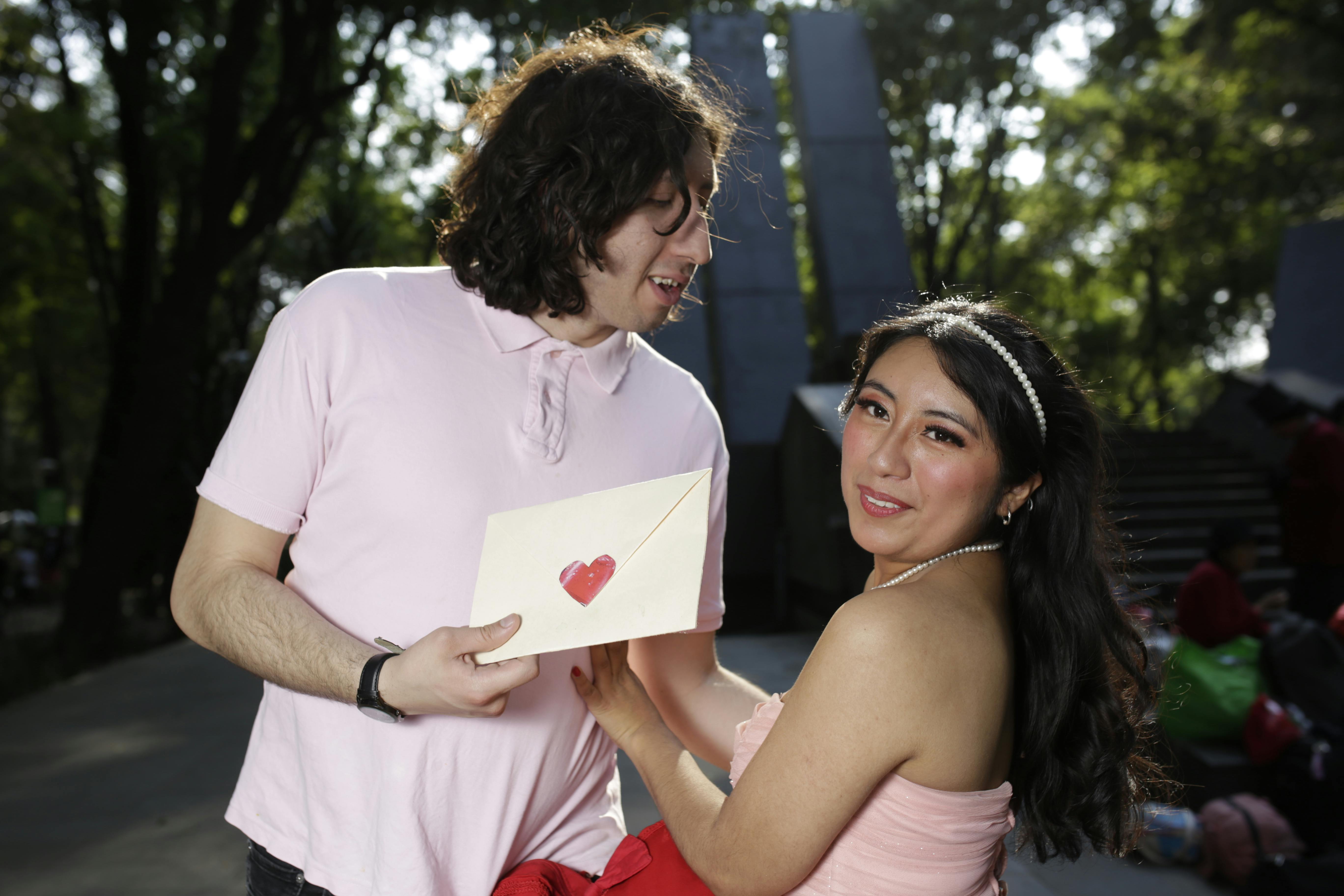 Personas Orando Photos, Download The BEST