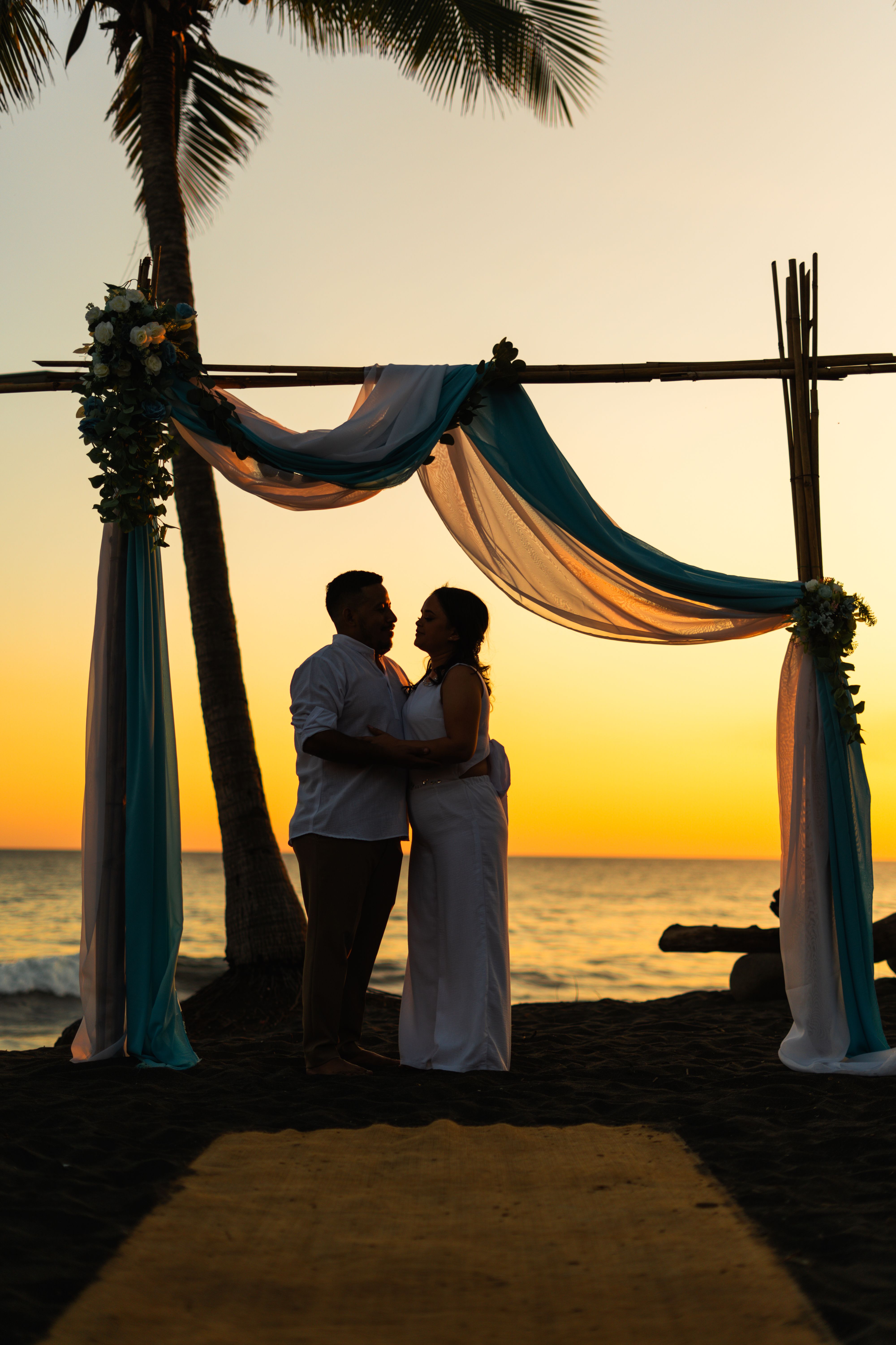 Romantic Beach Wedding at Sunset · Free Stock Photo