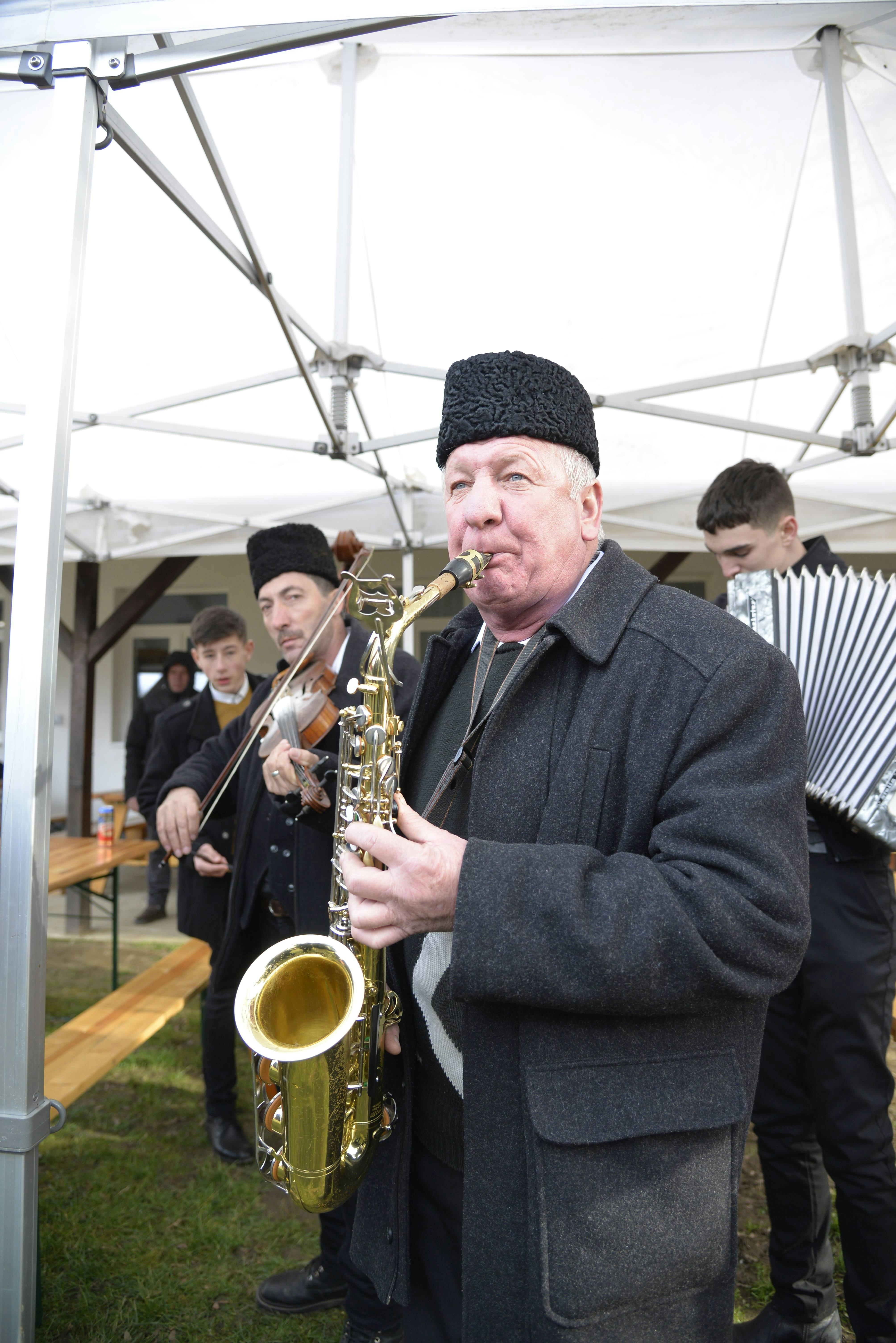 Traditional Hungarian musicians performing outdoors in Panyola, capturing cultural essence.