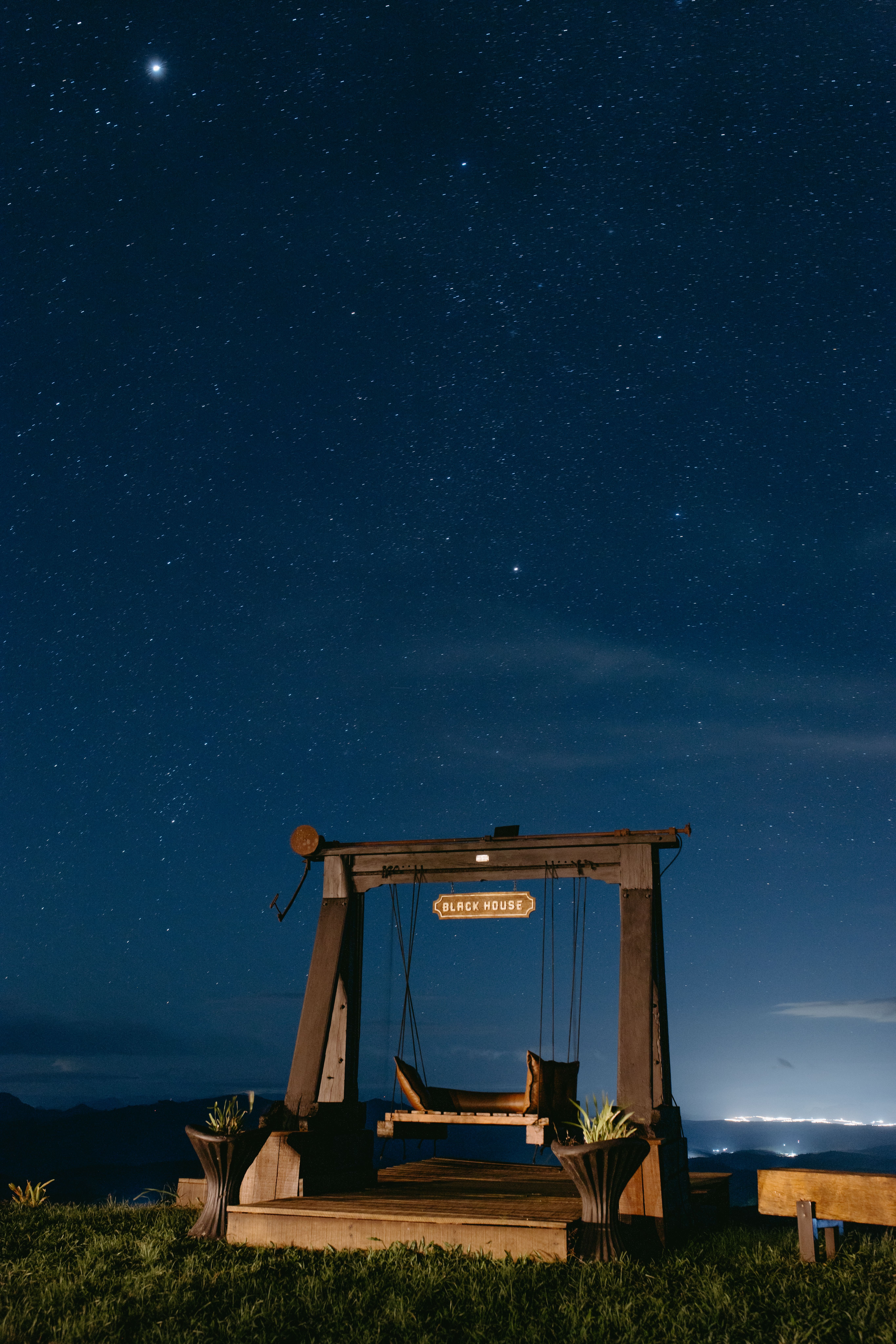 Cielo Estrellado Sobre Un Columpio Rústico En Brasil · Foto de stock ...