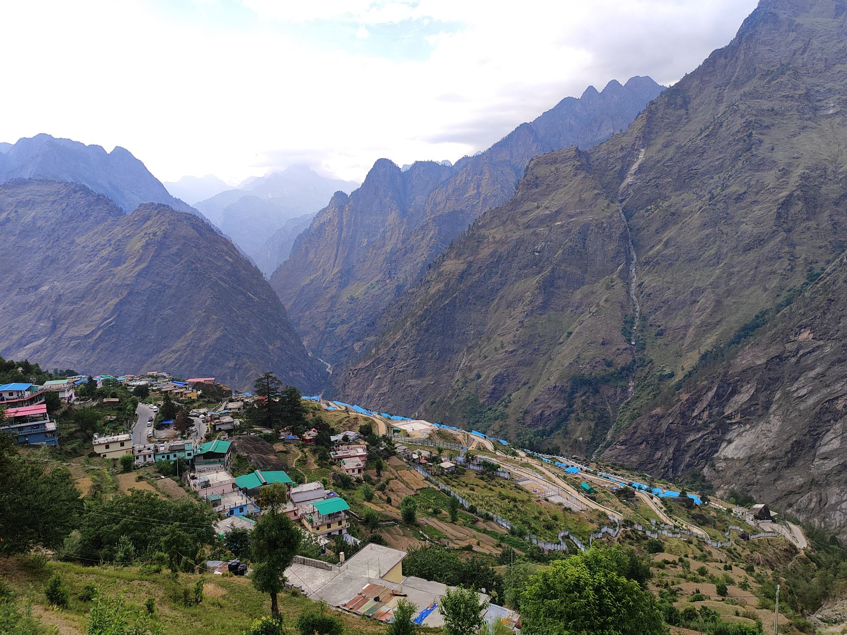 Picturesque mountain town of Joshimath, India nestled in the majestic Himalayas.