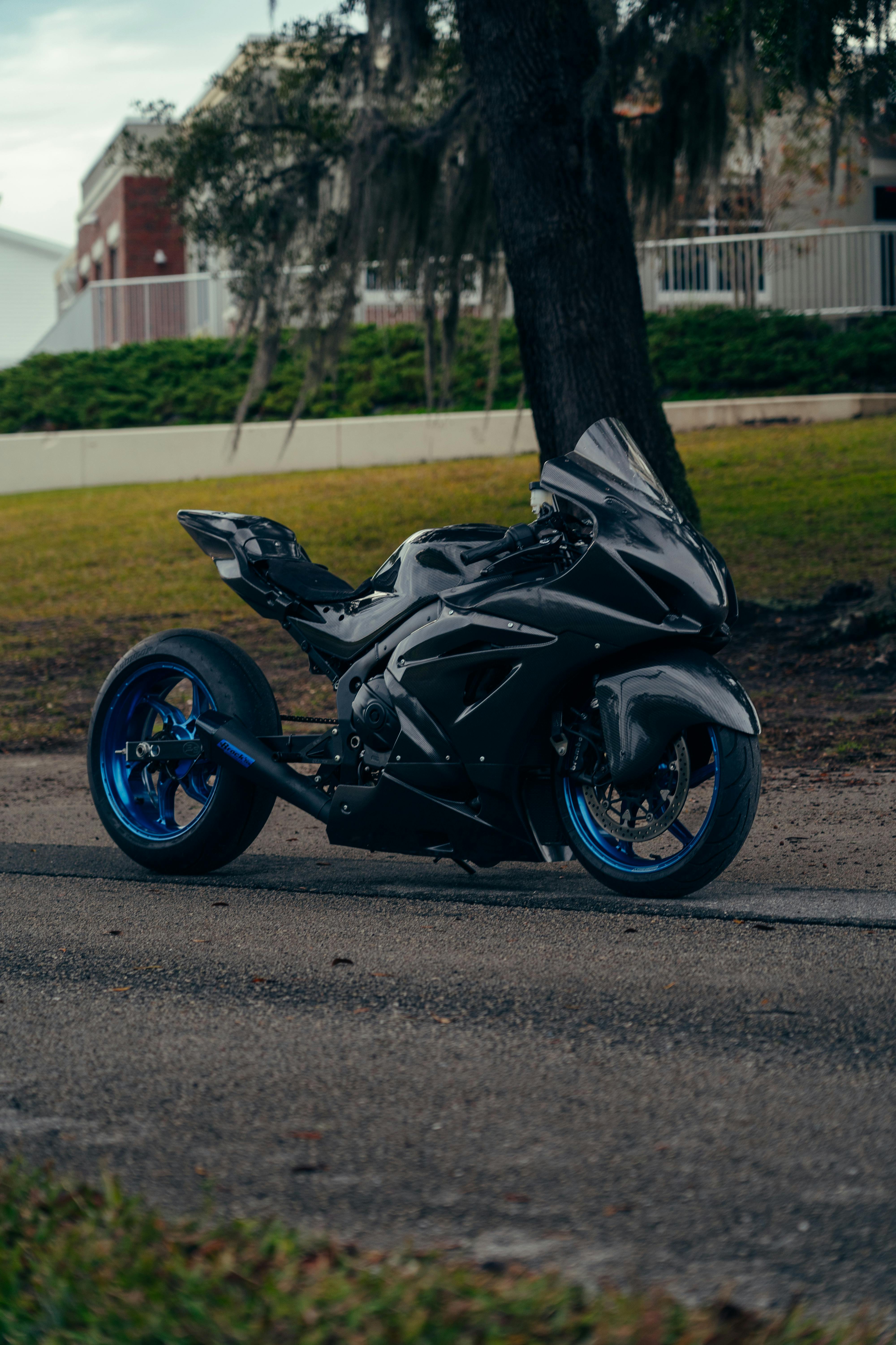 Suzuki motorcycle for sale in the United Arab Emirates: Legal Requirements, Costs, and Ownership Guide