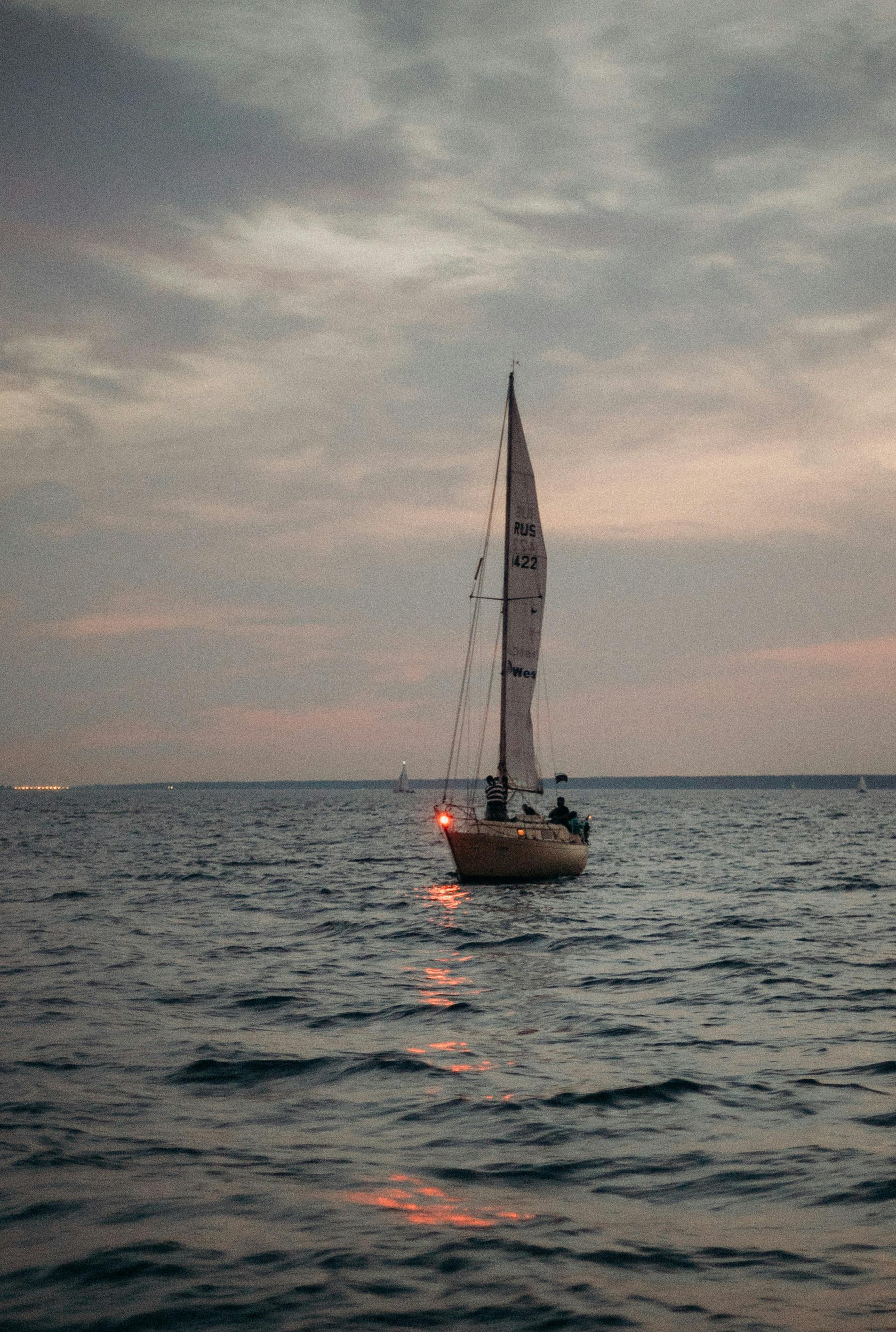 新品3dRose Sailboat at Sunset Sailing Boat Ship with Sails at Sea Ocean  Yellow Sailor Sail Nautical Photography Wall Clock, 15 by 15-Inc  掛け時計、壁掛け時計