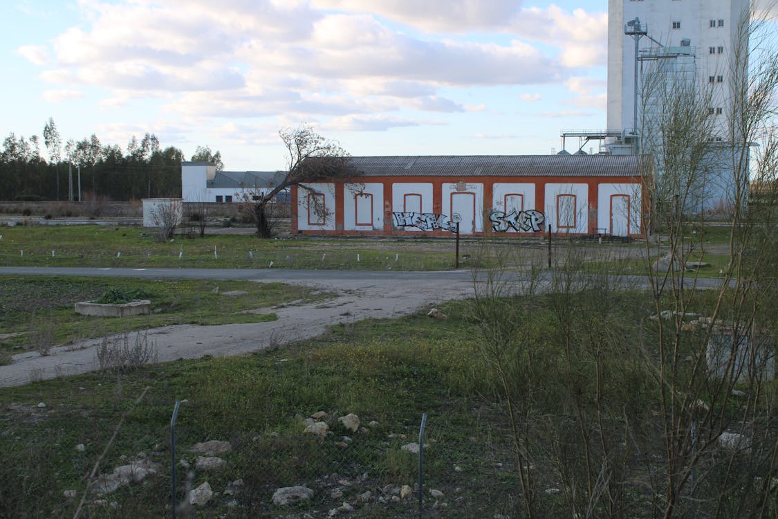 un recuerdo del emplazamiento original en donde se ubicaban los edificios de la vieja estación