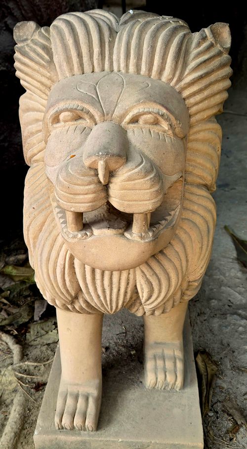 Free Intricate stone lion sculpture captured in Kanpur, India, showcasing detailed craftsmanship. Stock Photo