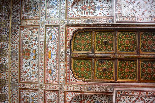 Free Detailed floral and geometric patterns on a palace wall in Bikaner, Rajasthan, India. Stock Photo
