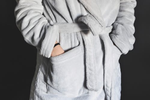 Безкоштовне стокове фото на тему «Мантія, рука в кишені, халат»