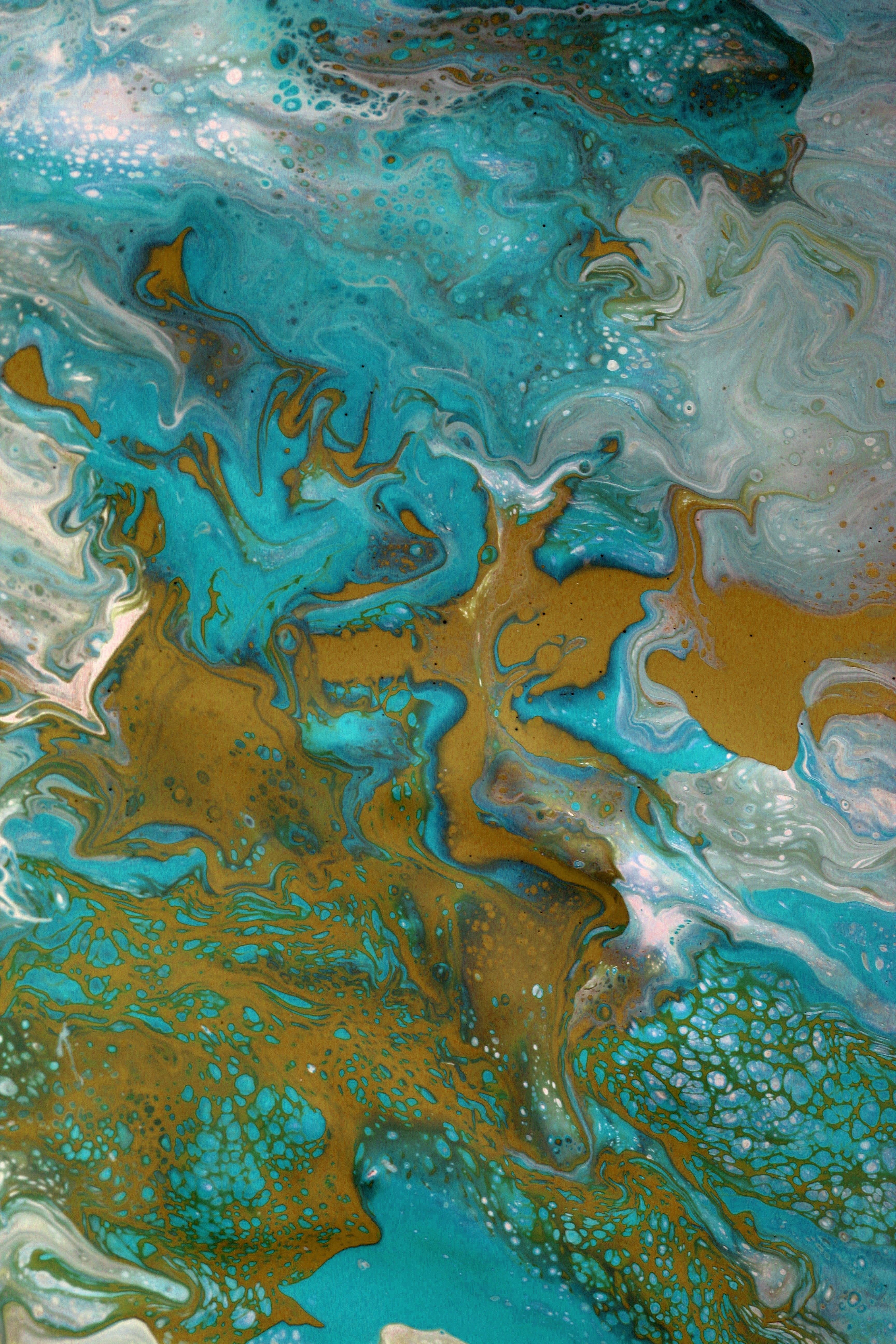 Abstract Fluid Art with Turquoise and Gold Hues · Free Stock Photo