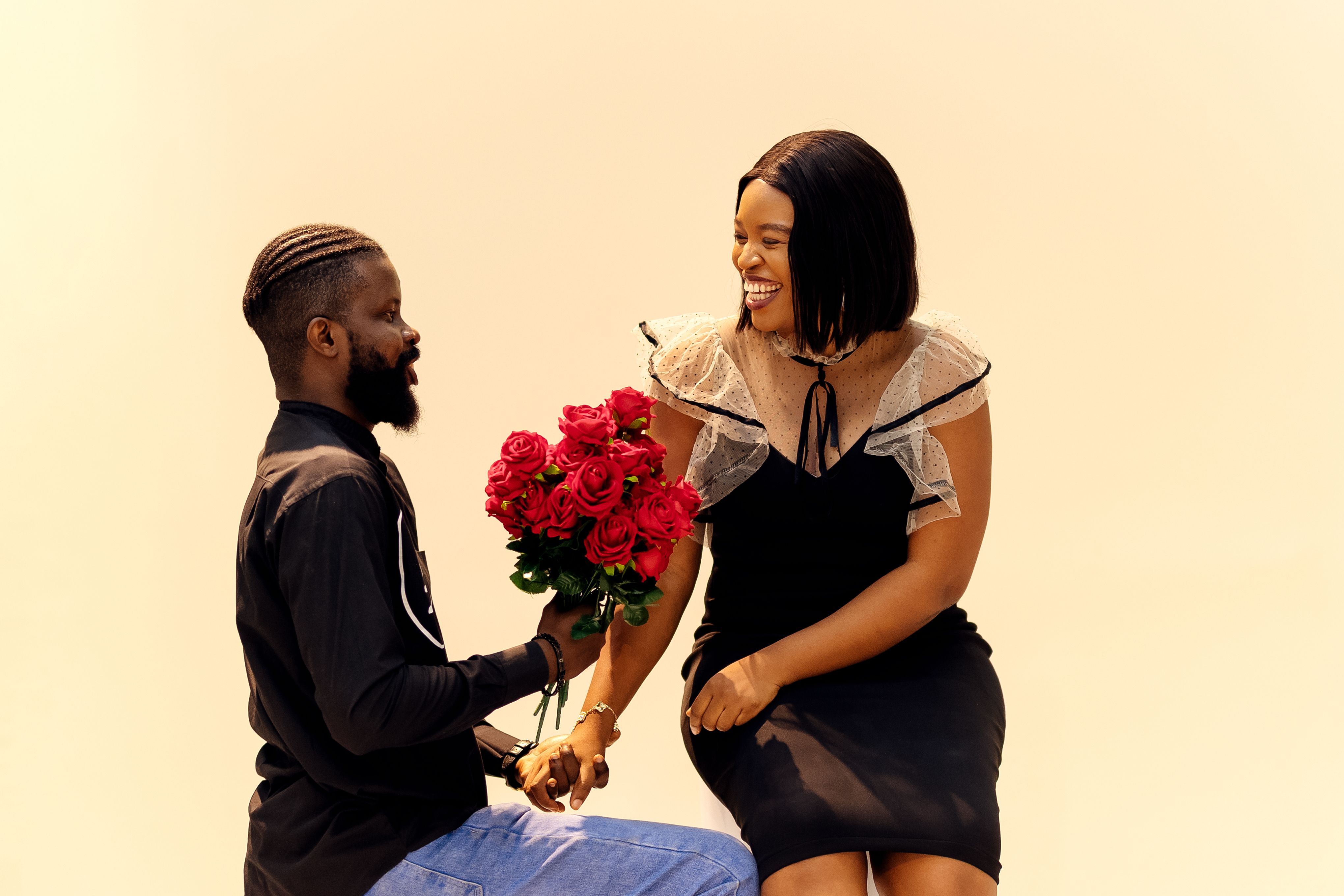 Romantic Couple with Roses in Lagos Nigeria · Free Stock Photo