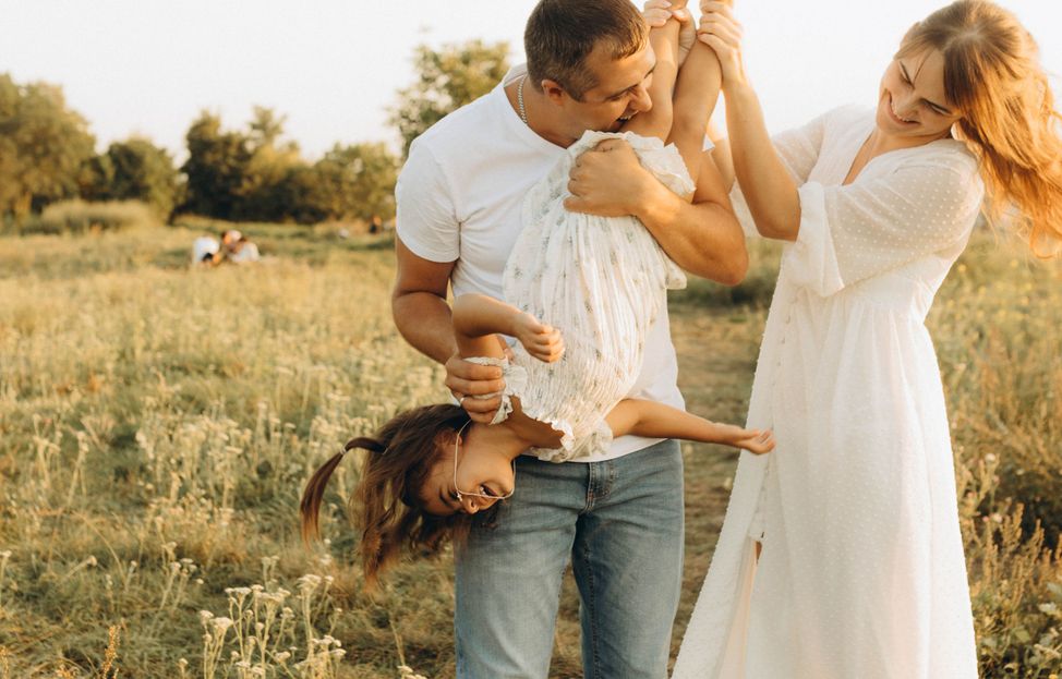 Online dating: starting a conversation on a niche platform