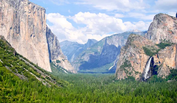La vallée de Yosemite depuis Tunnel View, El Capitan à gauche