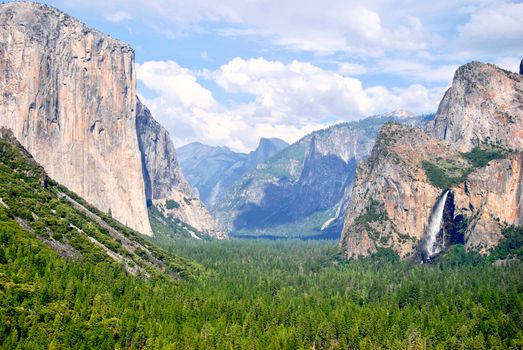 A scenic view of El Capitan in Yosemite National Park, essential for those checking Yosemite vehicle reservations.