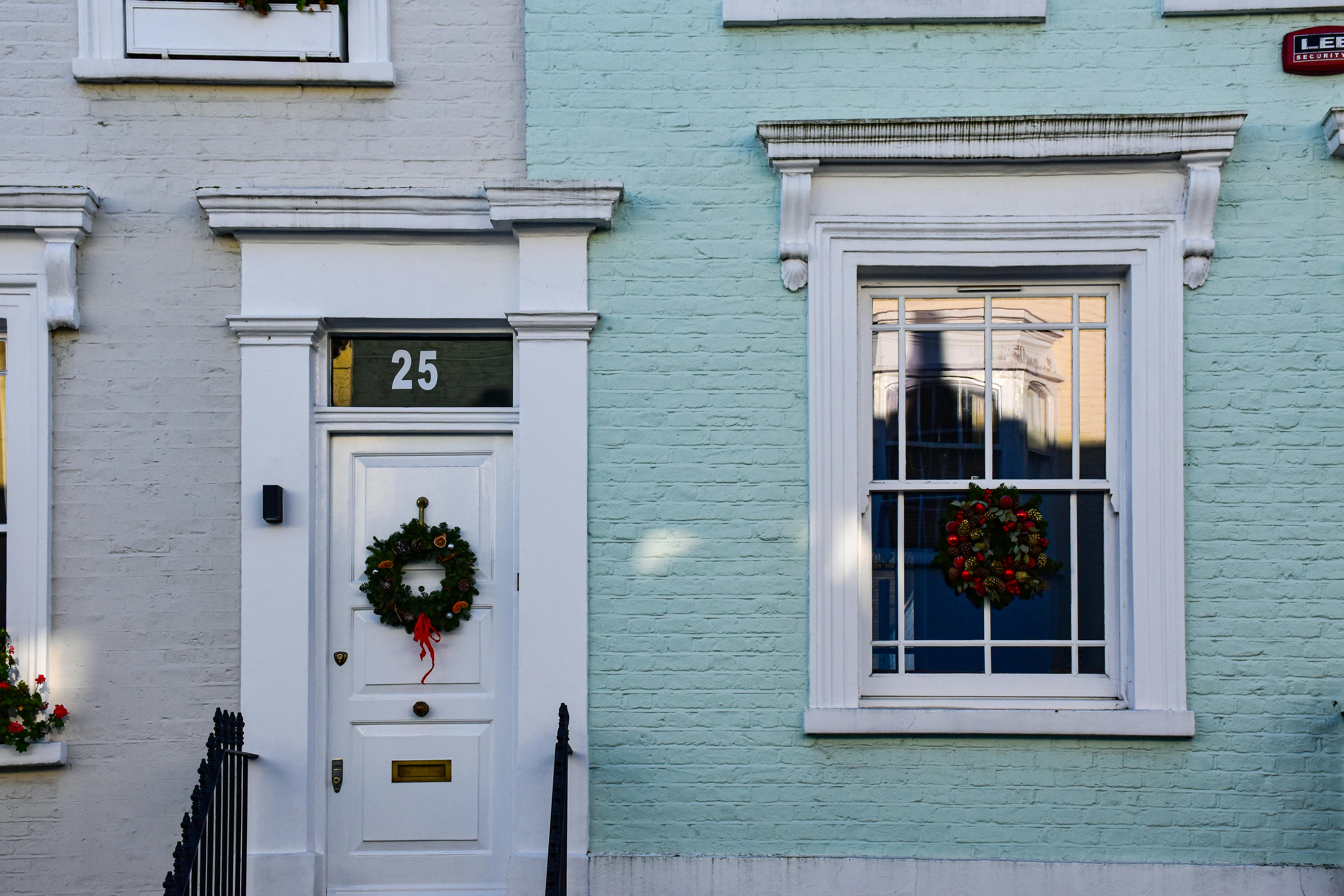 Santander, HSBC reduce mortgage rates — Photo by AXP Photography on Pexels