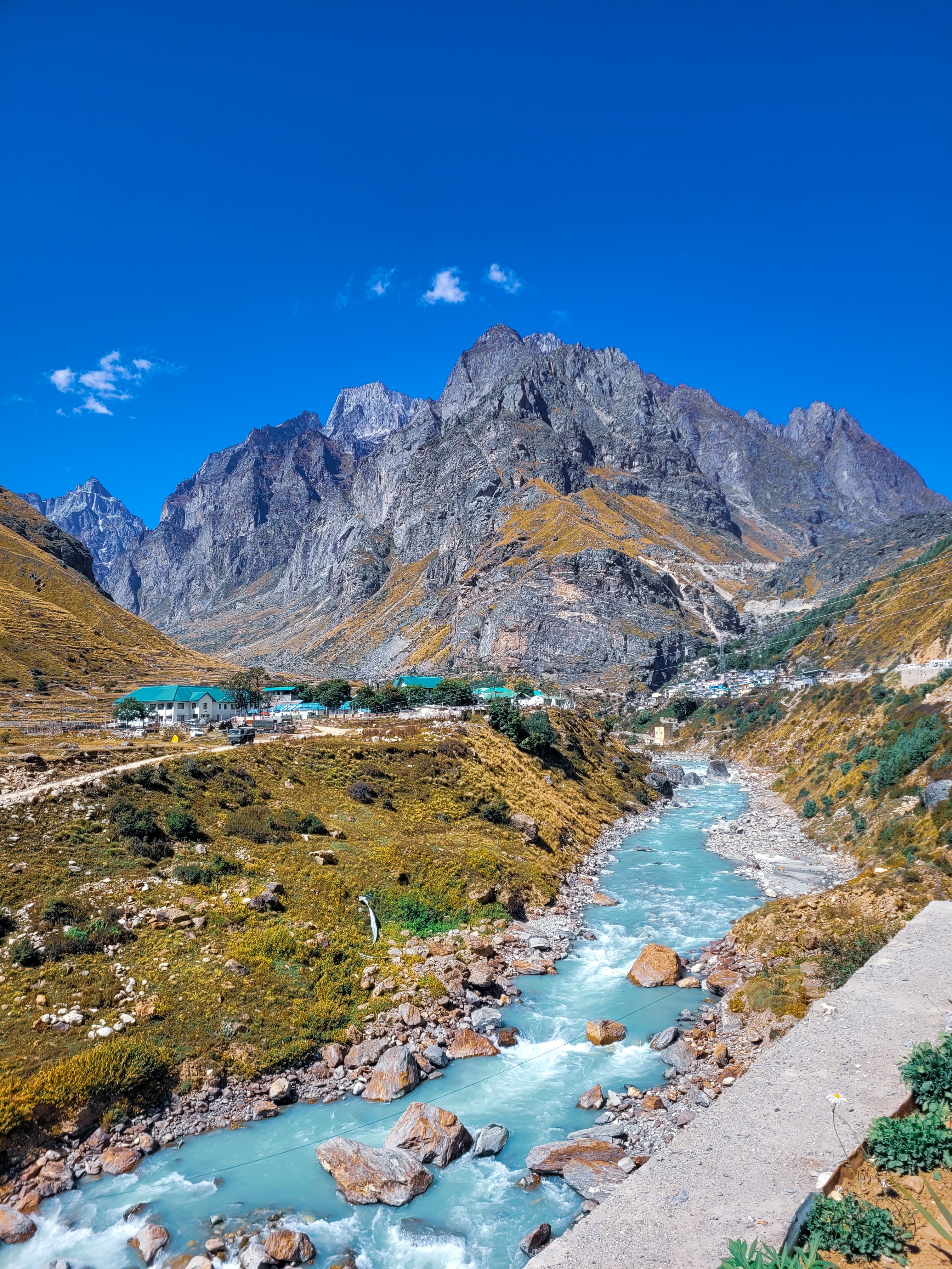 Scenic Mountain River in the Himalayas · Free Stock Photo