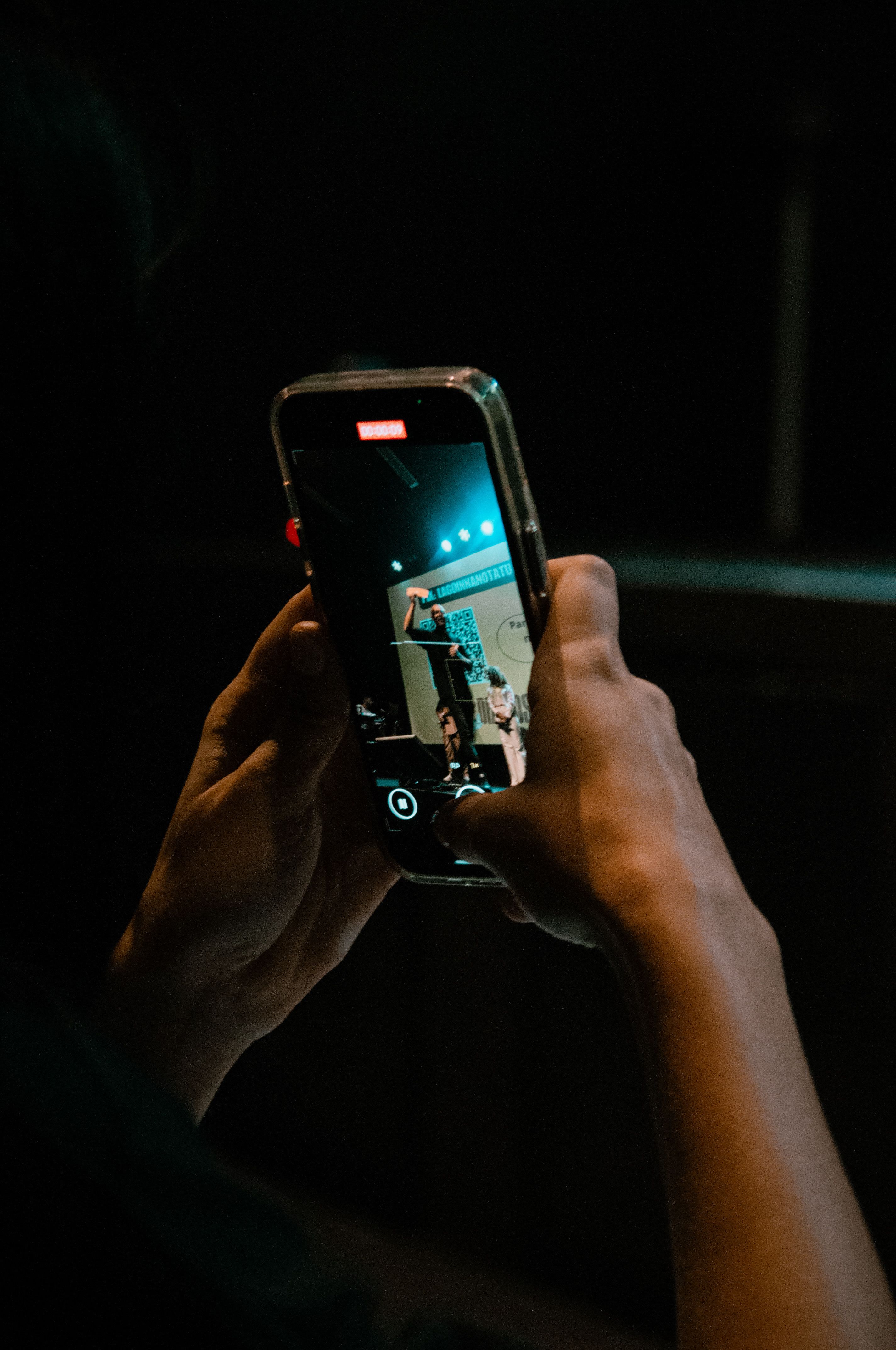 Era Digital dan Paradigma Pencarian: "Download Film Action Terbaru Sub Indo"