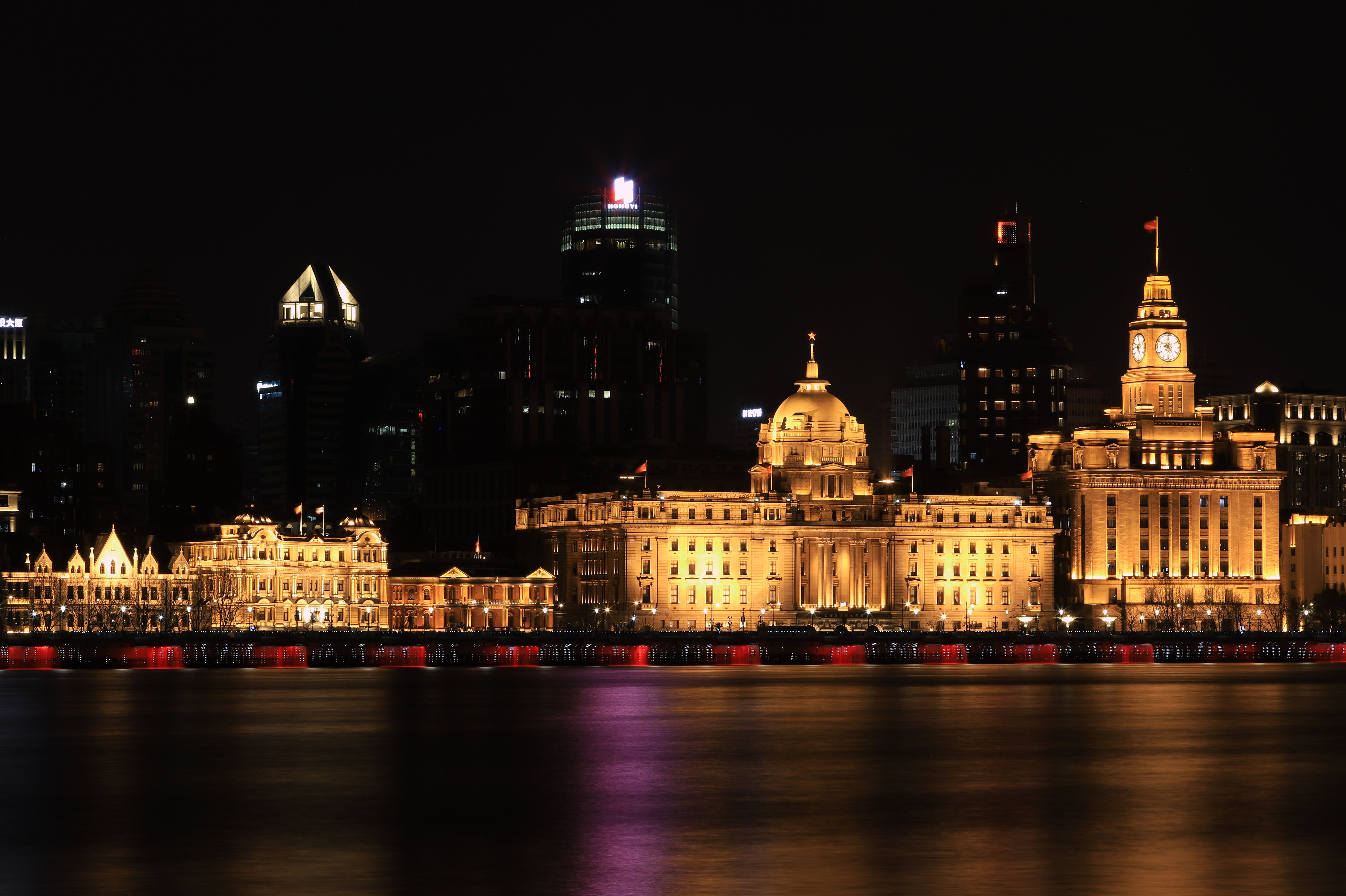 shanghai-bund-night-skyline-reflecting-on-huangpu-river-free-stock-photo