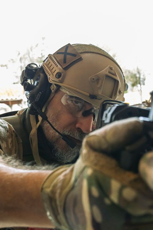 Tactical Operator Aiming in Outdoor Training · Free Stock Photo