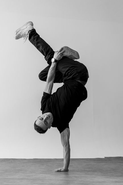Captivating black and white image of a breakdancer in motion, showcasing athleticism and skill.