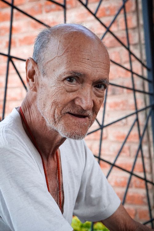 Free Portrait of a senior man with facial hair in a casual setting, showcasing character and wisdom. Stock Photo