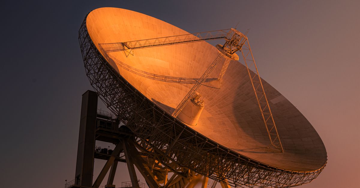 US approves giant 'space mirror' satellite, alarming astronomers