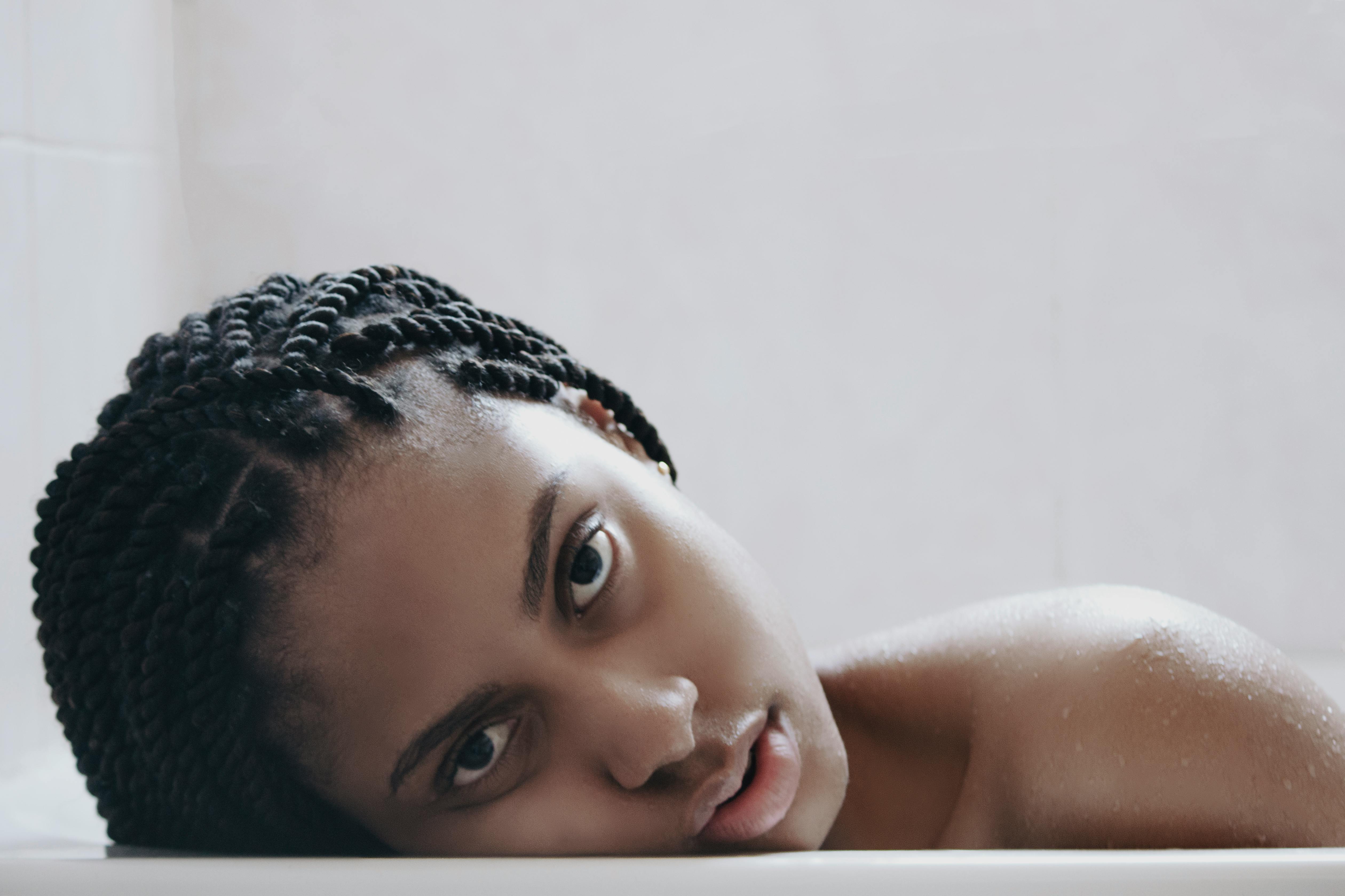 fixation baignoire mur