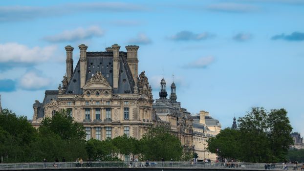 Private Louvre morning with an art historian — Paris