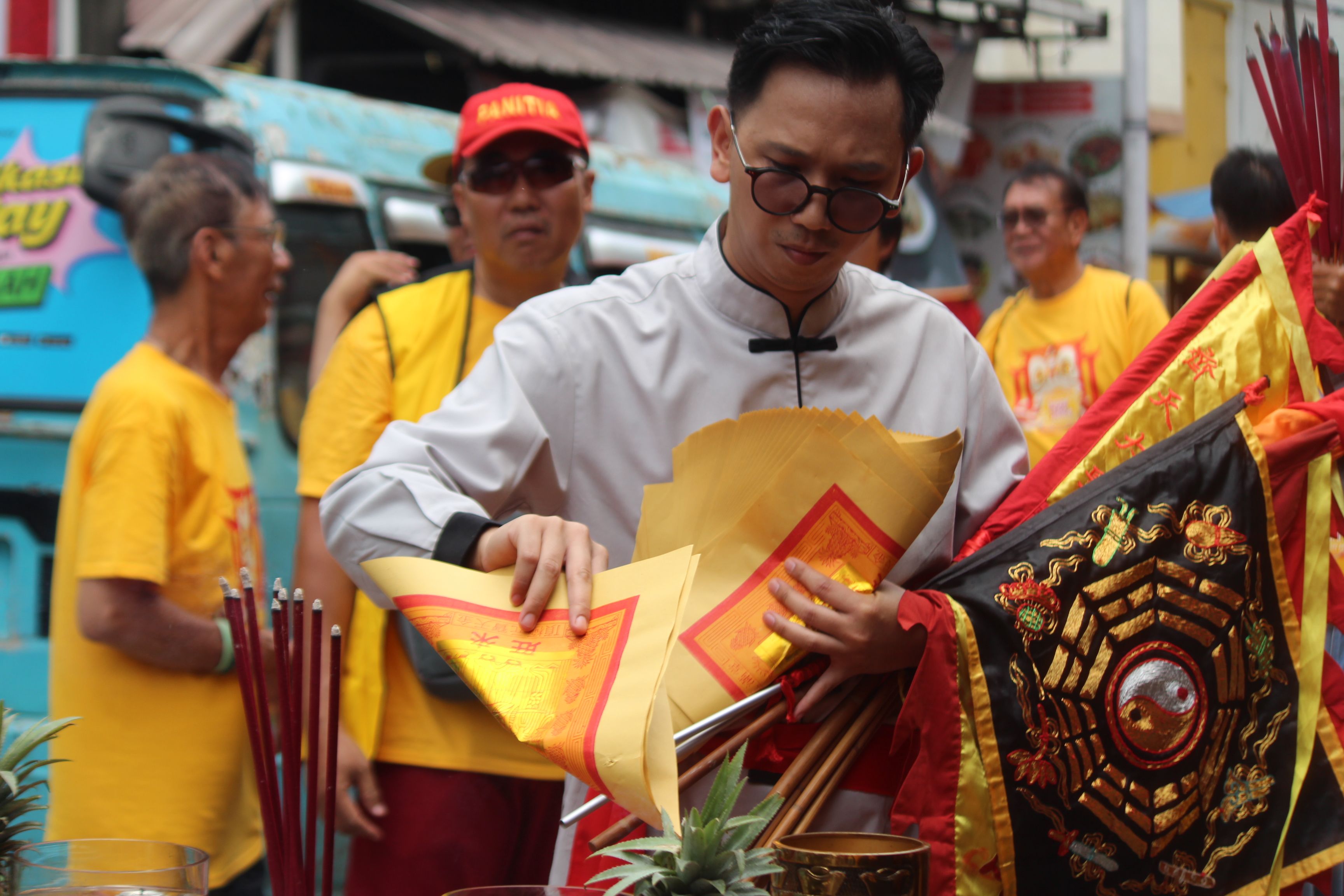 Traditional Chinese Ritual in Makassar Street · Free Stock Photo