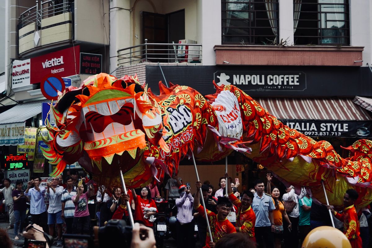 Múa lân ngày Tết