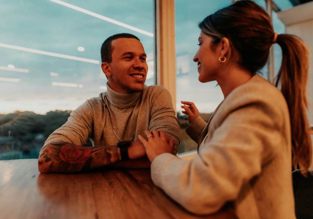 Online dating: starting a conversation on a niche platform