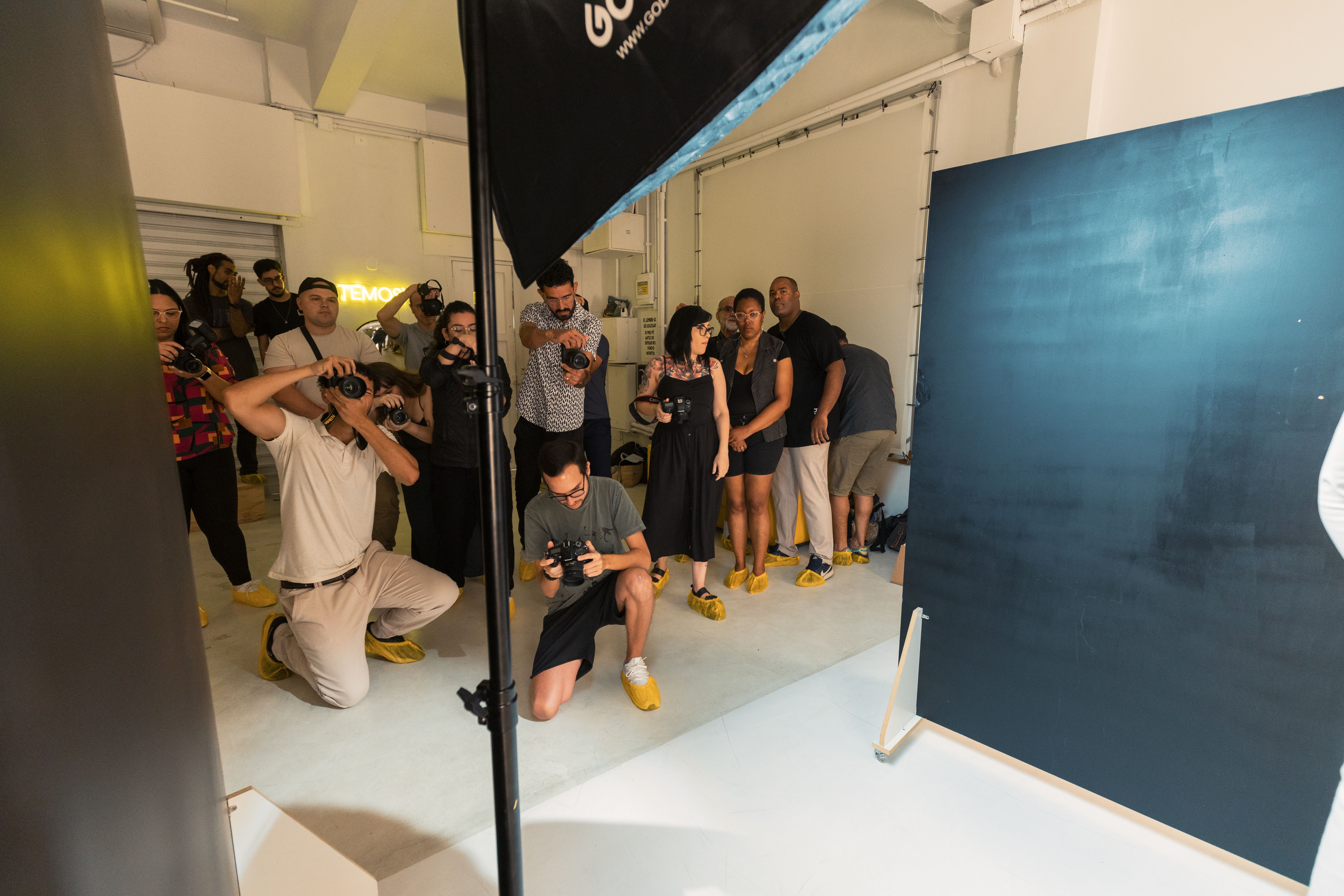 Group Photography Workshop in Action · Free Stock Photo