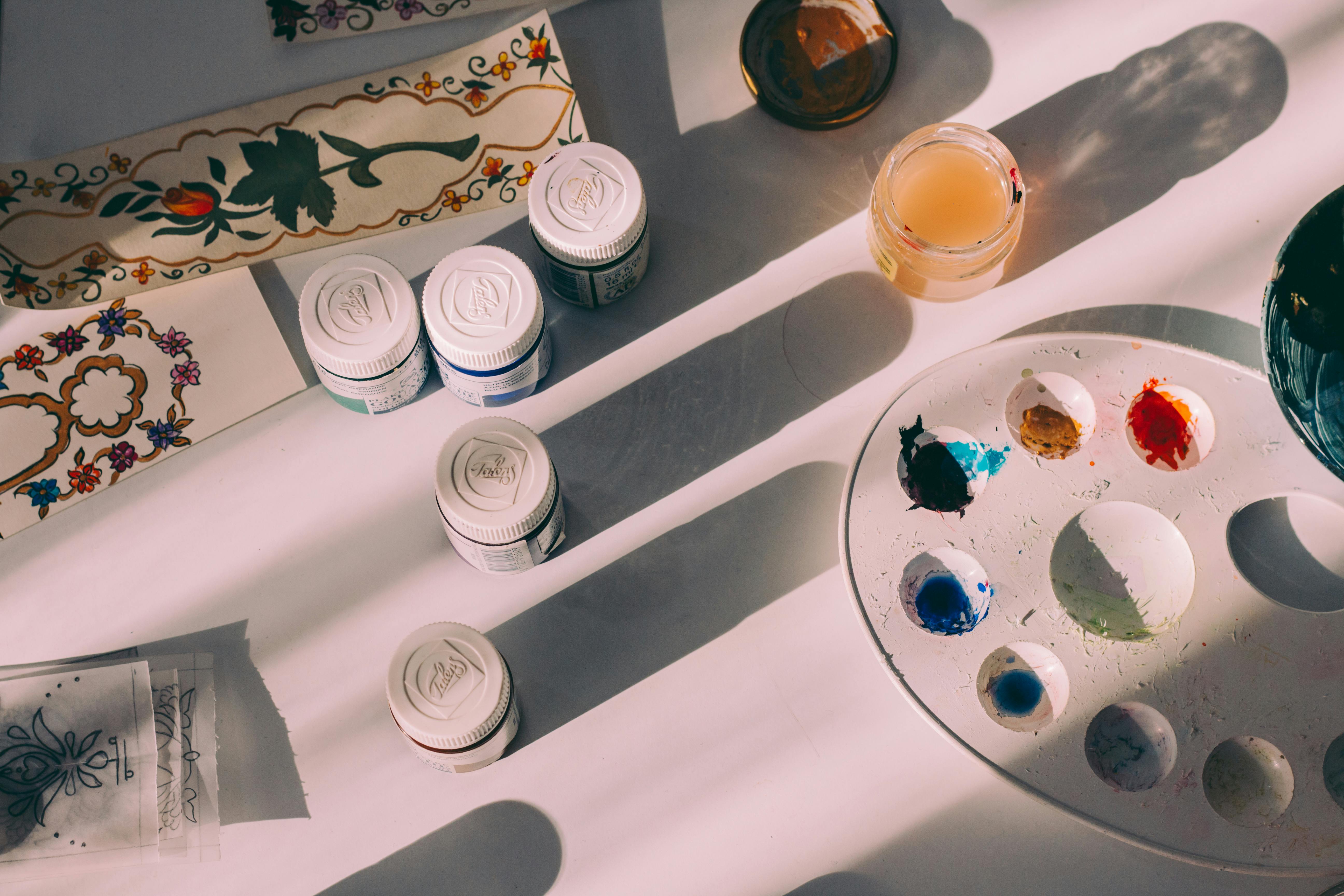 Arts and crafts as free time activity in England 2016, by age — Photo by Sedanur Kunuk on Pexels