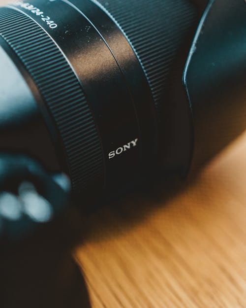 бесплатная фотография крупным планом с камеры Sony на черном фоне Стоковое фото