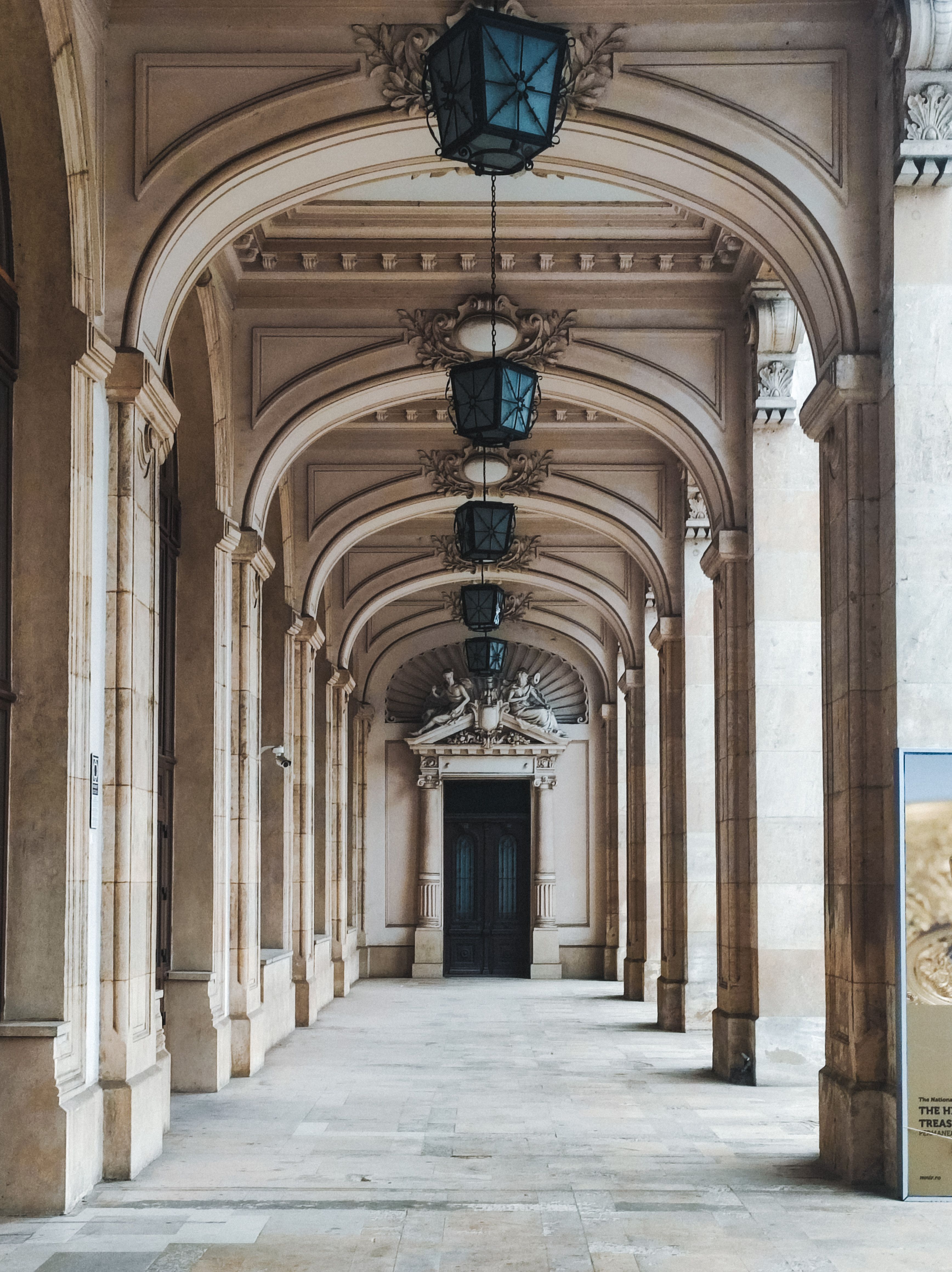 Elegant Architectural Hallway with Arches · Free Stock Photo