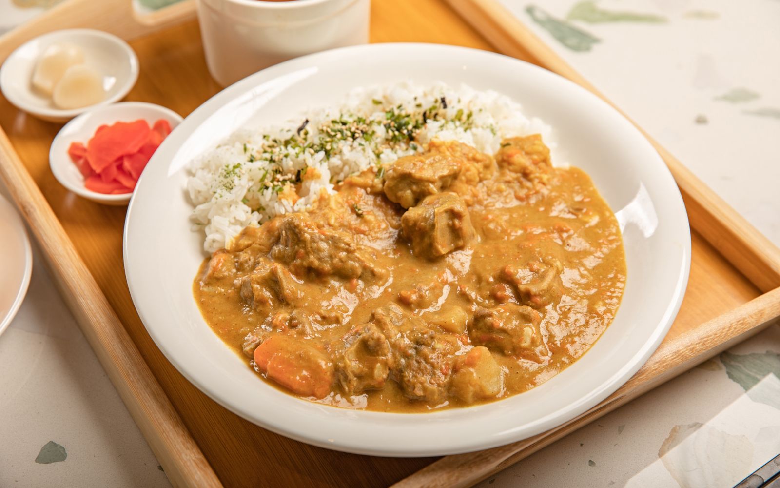 Foto de Curry japonês de frango com arroz japonês