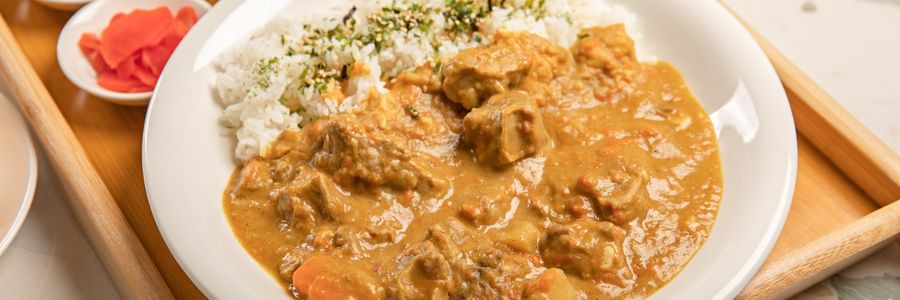 Foto de Curry japonês de frango com arroz japonês