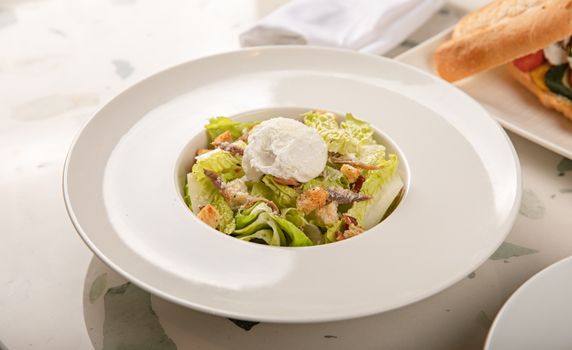 Linguine à la sauce pesto et tomates cerises