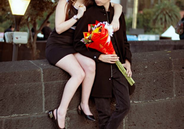 Online dating: starting a conversation on a niche platform