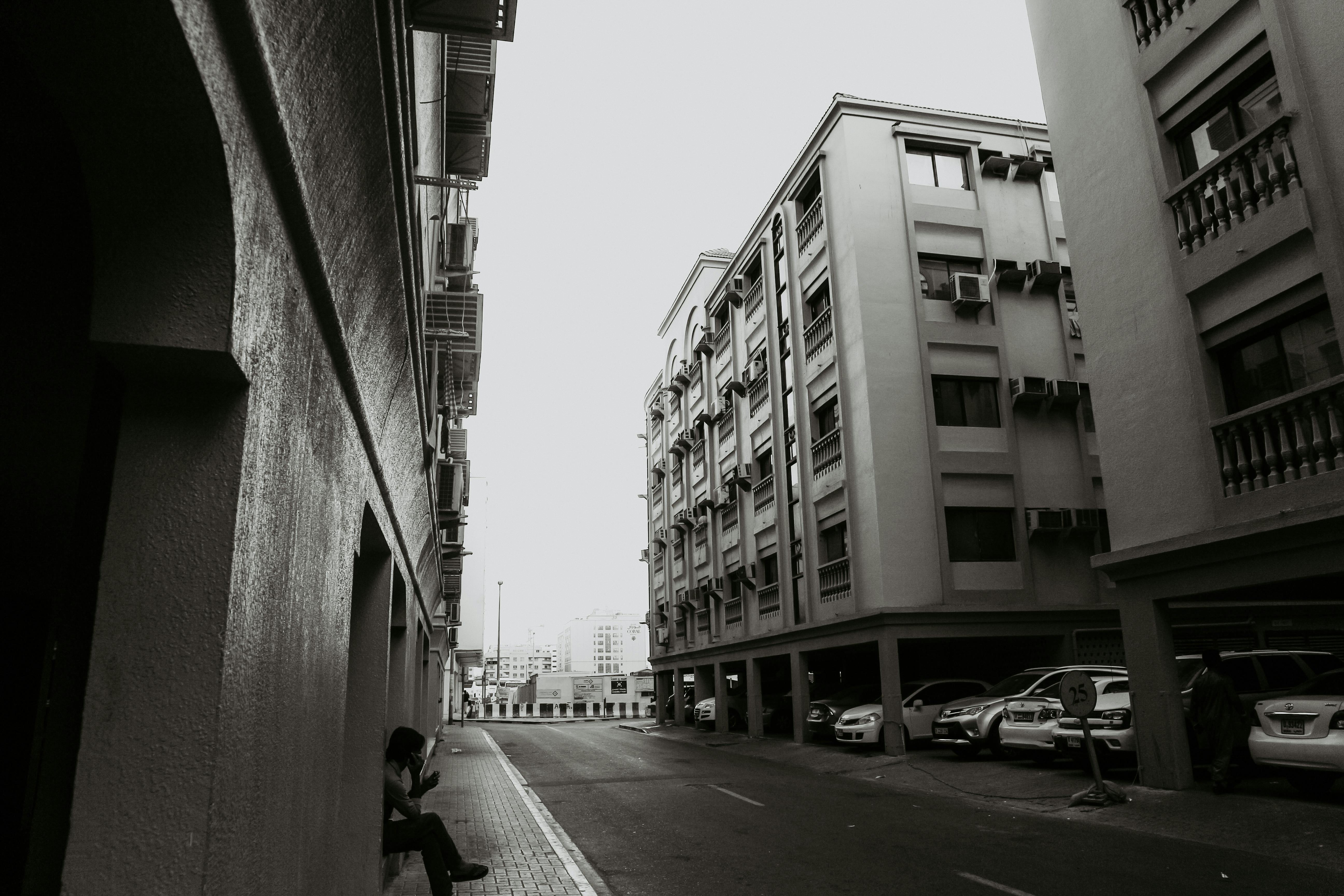 Gray Concrete Building · Free Stock Photo