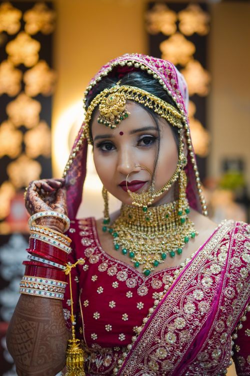 Free Beautiful portrait of an Indian bride showcasing traditional attire and jewelry. Stock Photo