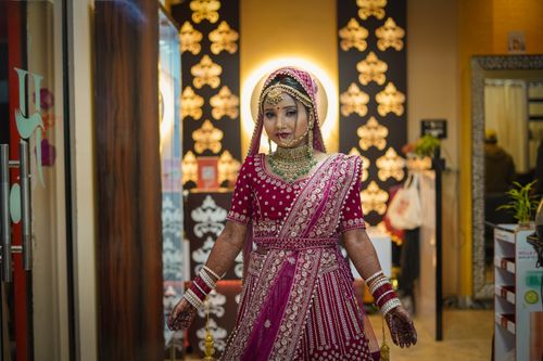 Free Beautiful Indian bride in traditional attire with intricate jewelry and henna, captured indoors. Stock Photo