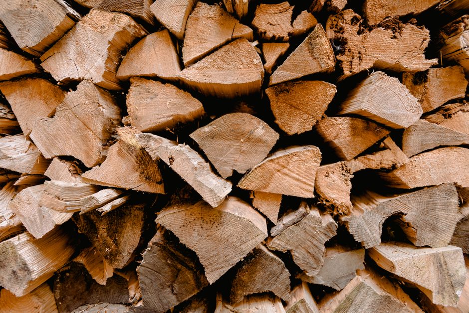 Firewood cord prices delivered and stacked — cover media