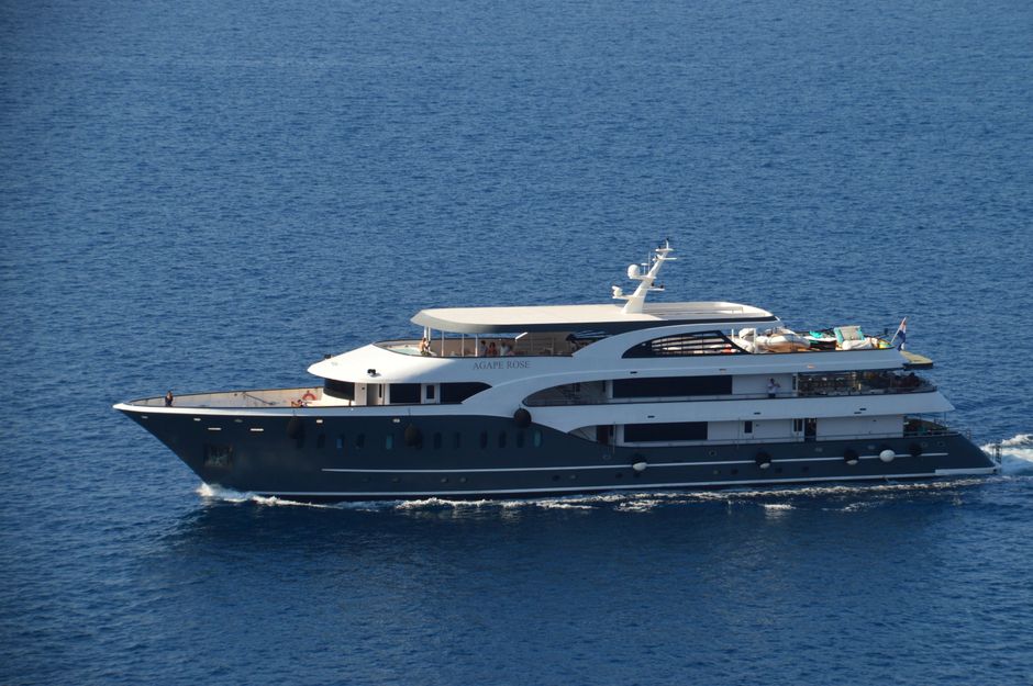 spacious motor yacht aft deck spacious motor yacht aft deck
