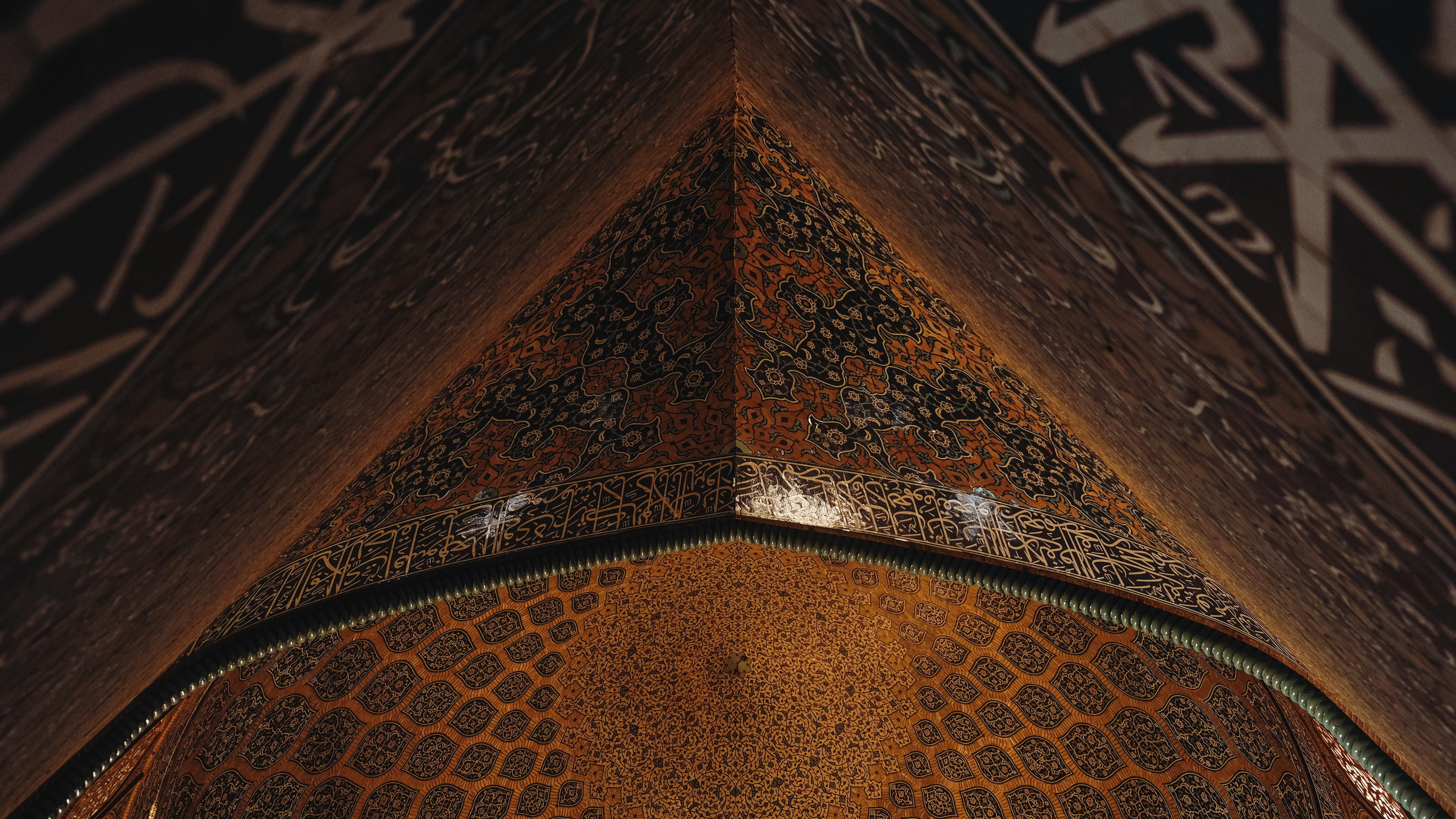 grátis Azulejos e caligrafias deslumbrantes em Isfahan exibem a arte persa e a arquitetura islâmica. Foto profissional